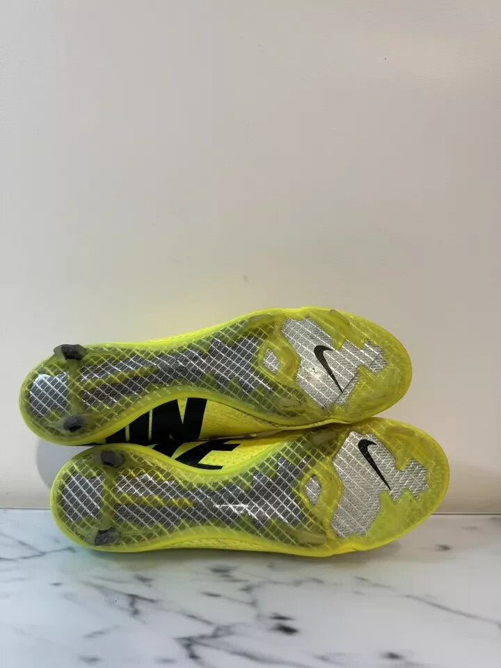 6973796