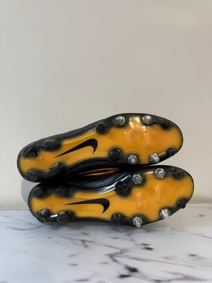 6973748